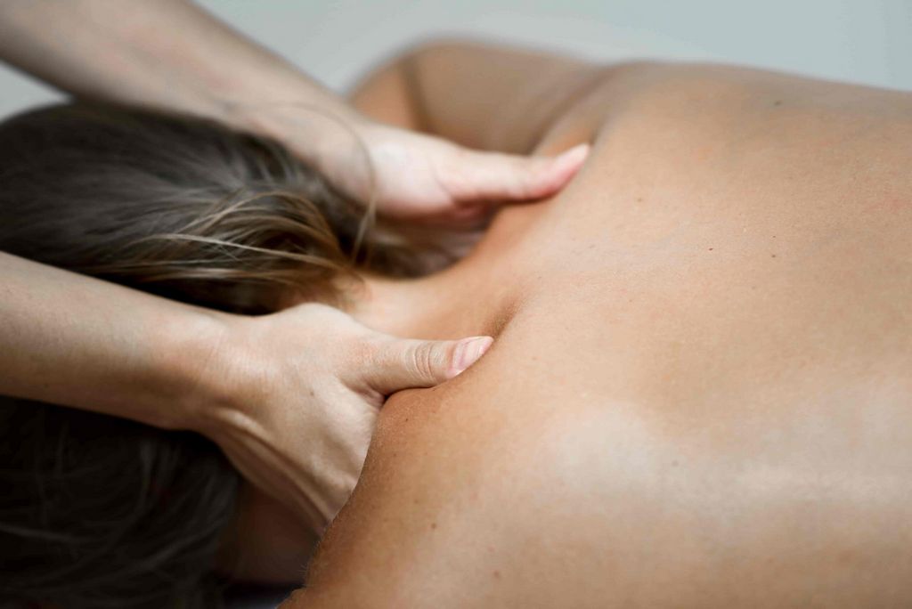 What Are the Health Conveniences of a Hot Stone Massage?